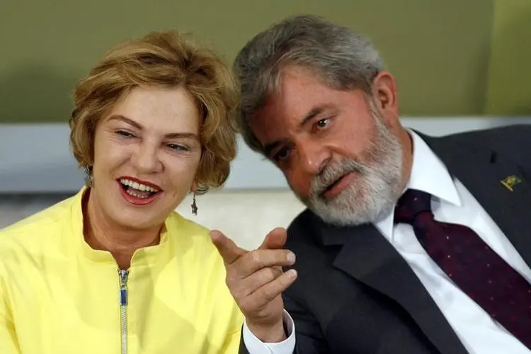 Marisa e Lula: ex-primeira-dama teve um AVC hemorrágico (Jamil Bittar/Reuters)