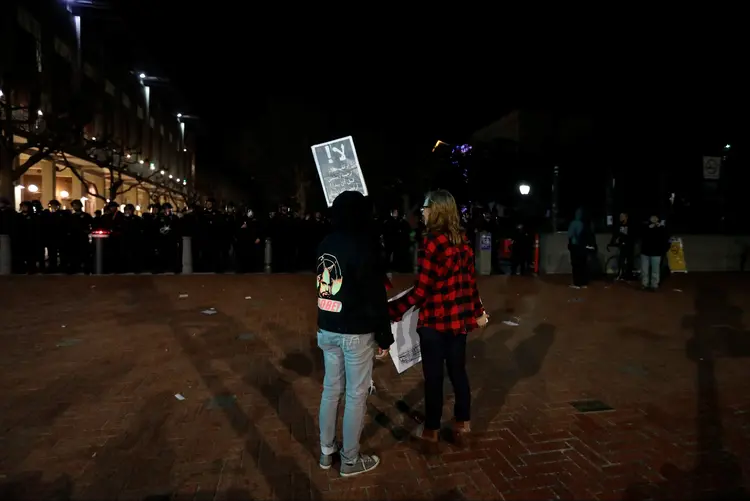 Estudantes protestam na Universidade de Berkeley, Califórnia, nos Estados Unidos (Stephen Lam)