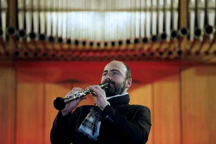 Kinan Azmeh: "Seja como for que você o encare, é um insulto à humanidade, a todos nós", disse o artista de 40 anos (Mohamed Azakir/Reuters)
