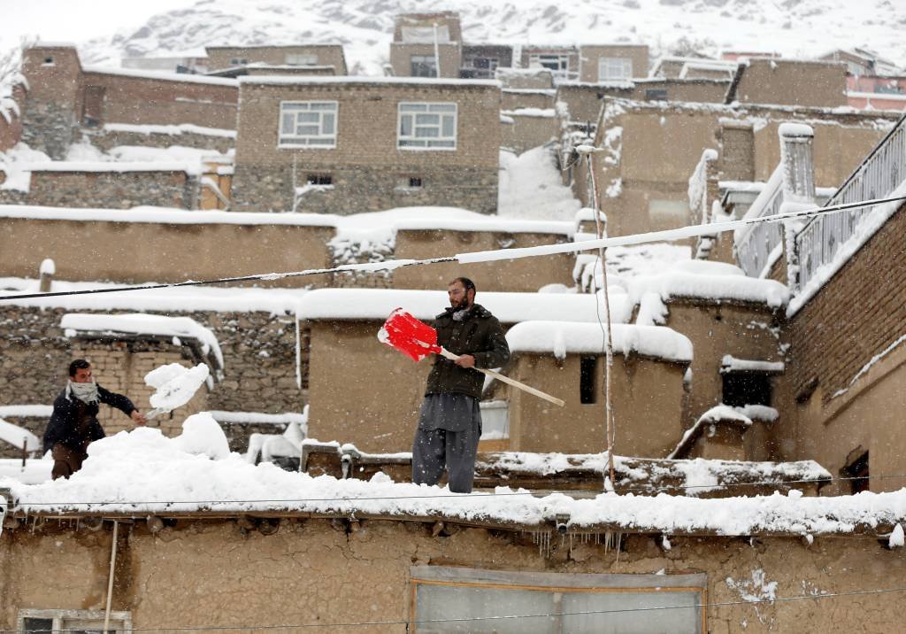 Tempestade de neve no Afeganistão mata mais de 100 pessoas