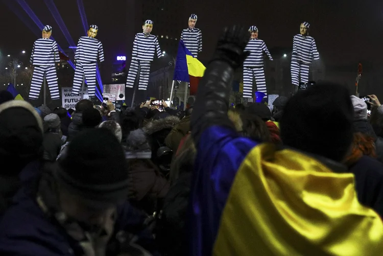 Romênia: cerca de meio milhão de pessoas protestaram neste domingo, segundo estimativas (Stoyan Nenov)