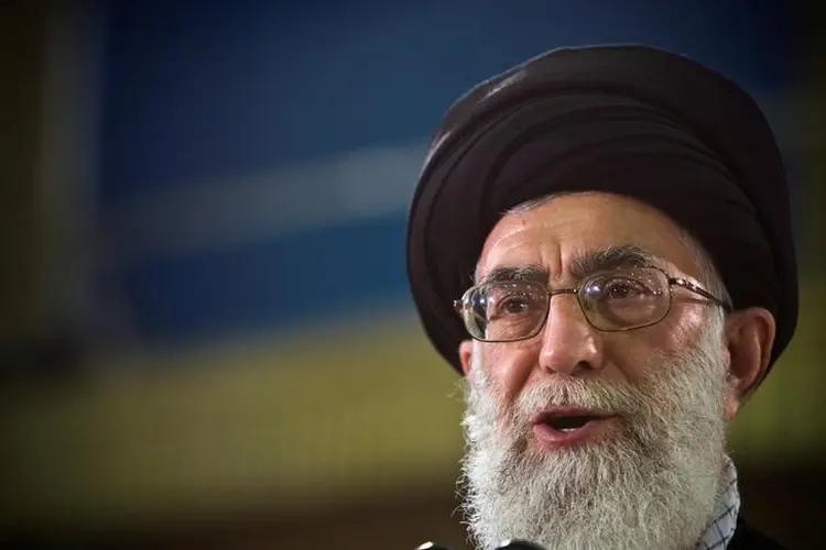 Khamenei: "Somos agradecidos (a Trump) por tornar nossa vida mais fácil, já que mostrou a verdadeira face da América" (Caren Firouz/Reuters)