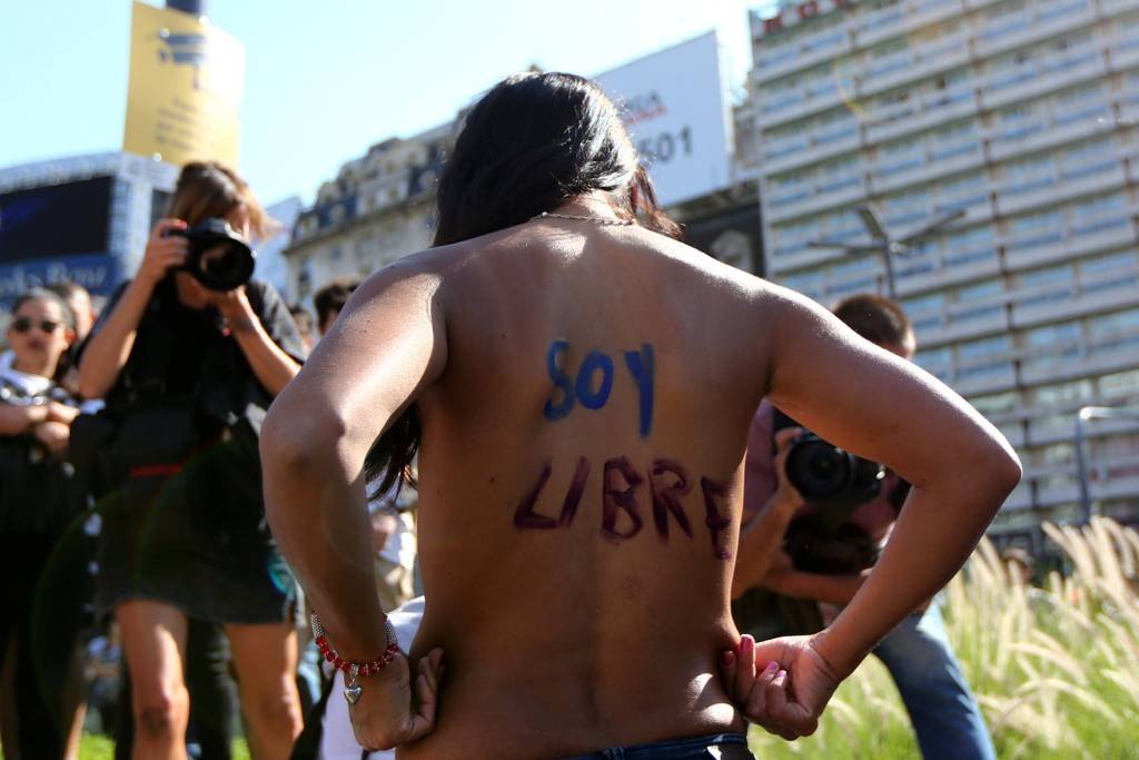 Mulheres protestam na Argentina em favor do topless