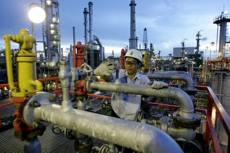 Petróleo: os acordos preveem uma redução da oferta de 1,8 milhão de barris diários (Sukree Sukplang/File Photo/Reuters)