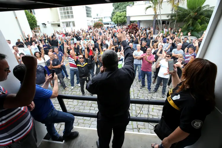 Policiais civis aprovam greve em assembleia no Espírito Santo (Paulo Whitaker/Reuters)