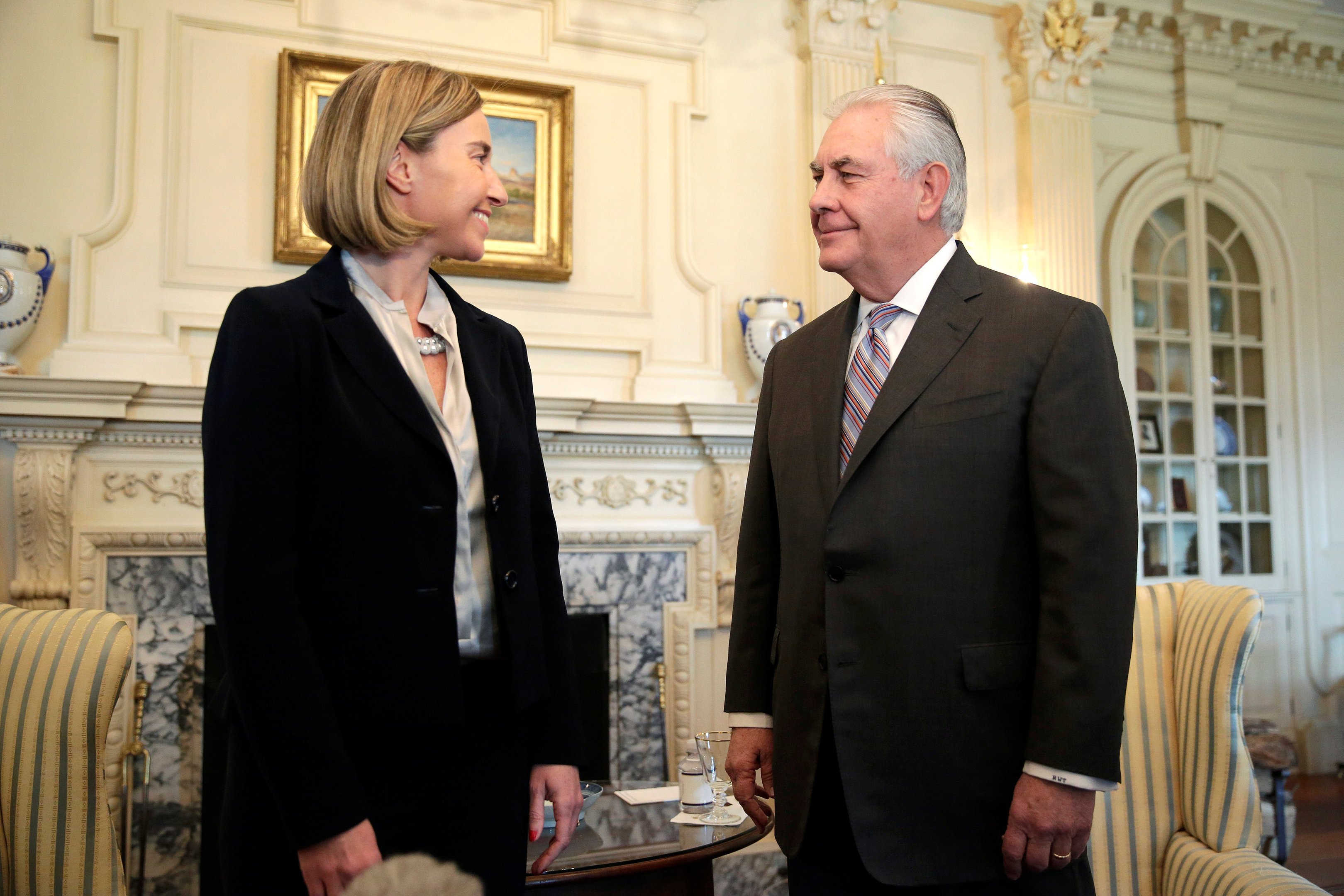 Mogherini pede que EUA não interfiram na política da UE