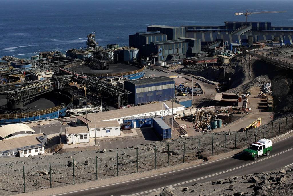Incêndio afeta mina no Chile com trabalhadores em greve