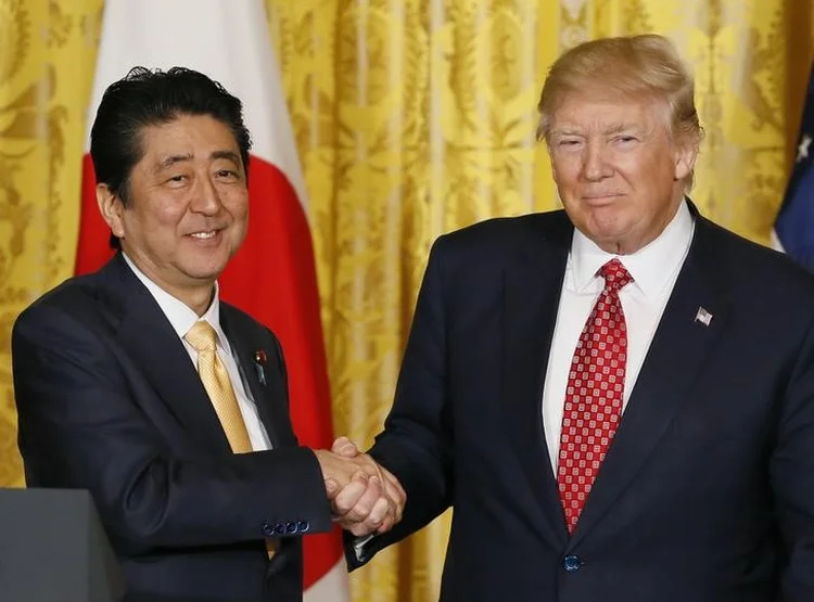 Trump e Abe: "O vínculo entre nossas duas nações e a amizade entre nossos dois povos são muito, muito profundos" (Jim Bourg/Reuters)