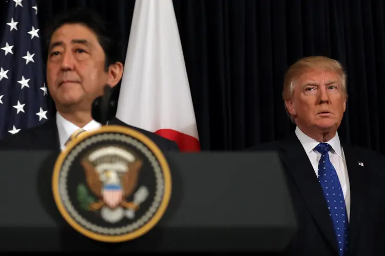 Shinzo Abe, primeiro-ministro do Japão, e Donald Trump, presidente dos Estados Unidos (Carlos Barria/Reuters)