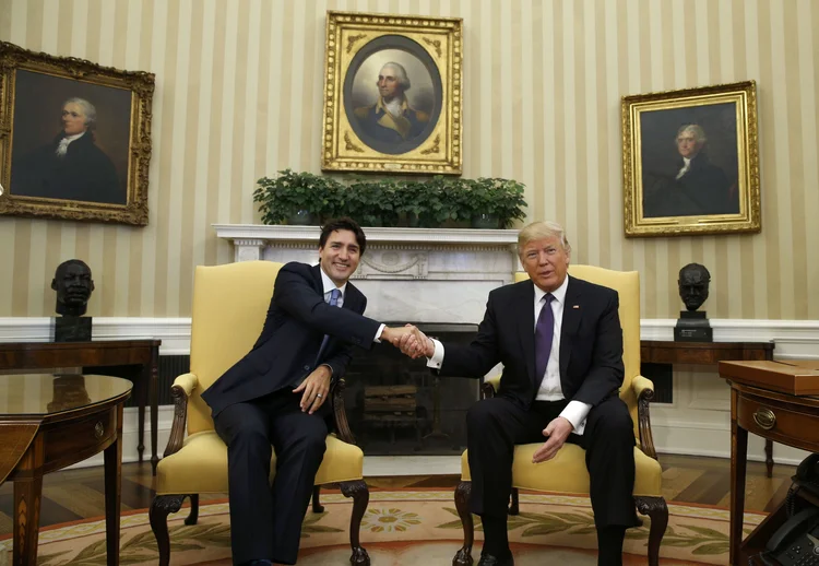 Trudeau e Trump: a expectativa é que Trump também dialogue com Trudeau sobre seu objetivo de renegociar o mais rápido possível o Nafta (Kevin Lamarque/Reuters)