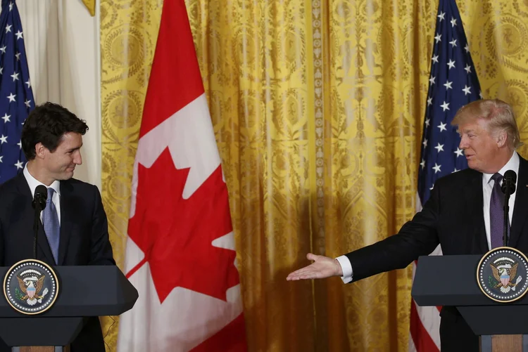 O primeiro-ministro do Canadá, Justin Trudeau, e o presidente dos EUA, Donald Trump (Kevin Lamarque/Reuters)