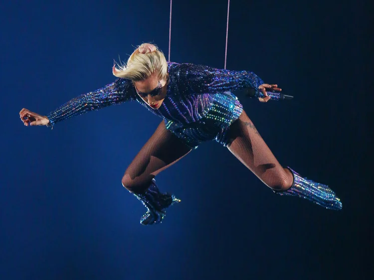 Lady Gaga: o jogo e o show no intervalo foram assistidos pela TV por mais de 110 milhões de pessoas (Mark J. Rebilas/USA TODAY Sports/Reuters)