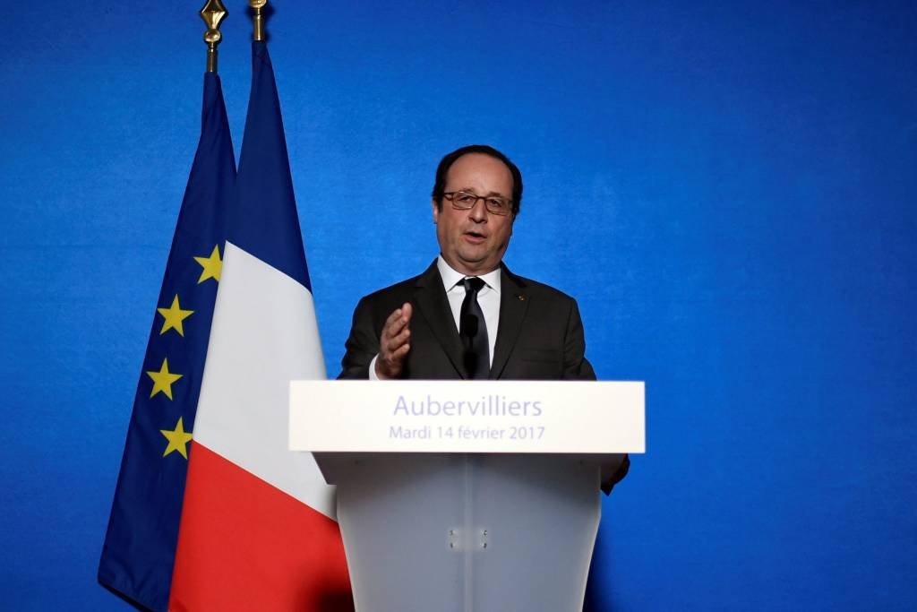 Hollande: "vitória (de Macron) confirma que uma grande maioria de nossos cidadãos querem (...)marcar seu compromisso tanto com a União Europeia como a abertura da França para o mundo", disse o presidente (Reuters/Stephane de Sakutin/Pool)