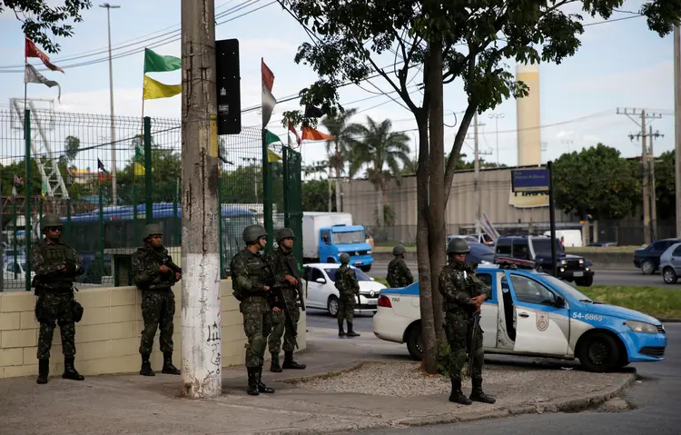 Rio: a PN afirmou oficialmente que um grupo de manifestantes tentou impedir a entrada de policiais militares na unidade (Ricardo Moraes/Reuters)