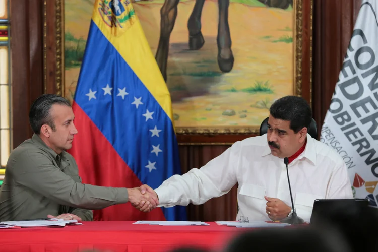 Maduro e Aissami: o documento foi entregue na terça-feira pela chanceler da Venezuela durante reunião com o responsável por negócios da embaixada americana (Palácio de Miraflores/Reuters)