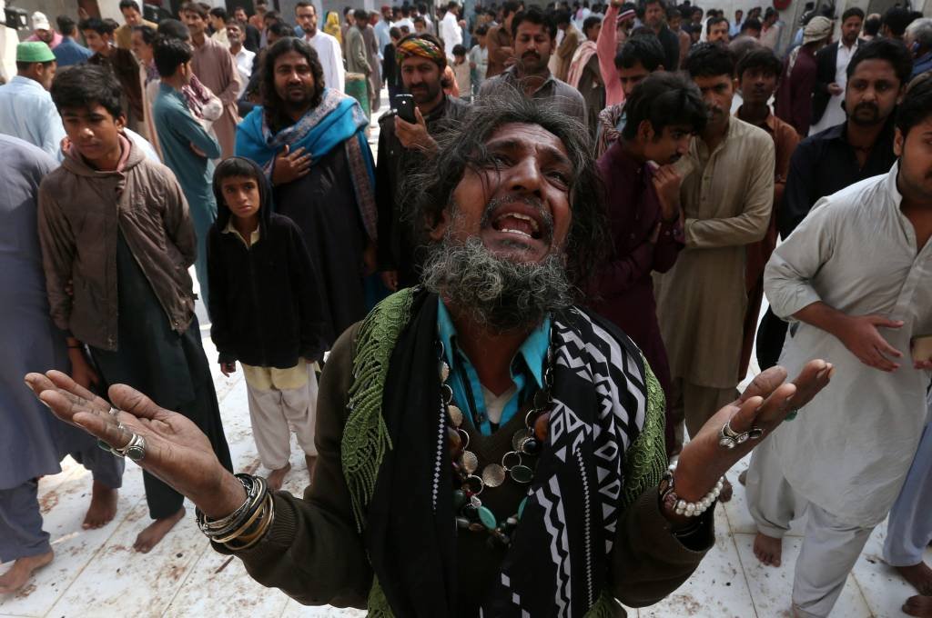 Sobe para 76 o número de mortos em ataque no Paquistão