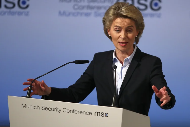 Ursula von der Leyen: investimentos em defesa devem aumentar de forma mais rápida nos próximos anos (Michael Dalder/Reuters)