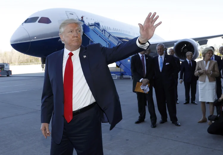 Trump: "Haverá uma multa muito grande para empresas que saírem dos EUA. Vamos tornar muito mais fácil produzir aqui e muito mais difícil sair" (Kevin Lamarque/Reuters)