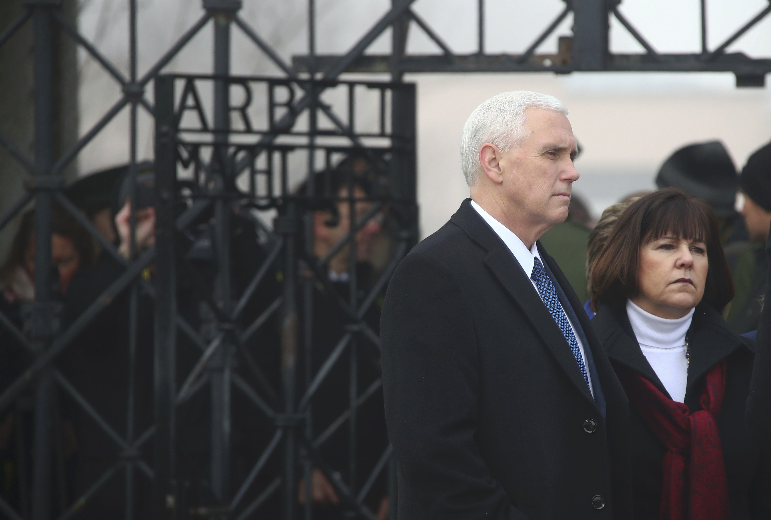 Vice-presidente dos EUA visita campo de concentração de Dachau