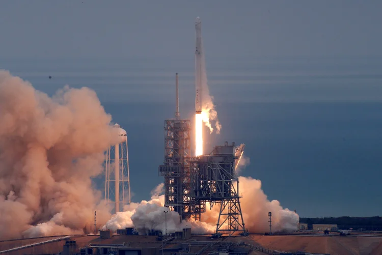 Falcon 9: segundo a empresa, a cápsula fará uma nova tentativa de chegar à estação na quinta-feira de manhã (Joe Skipper/Reuters)