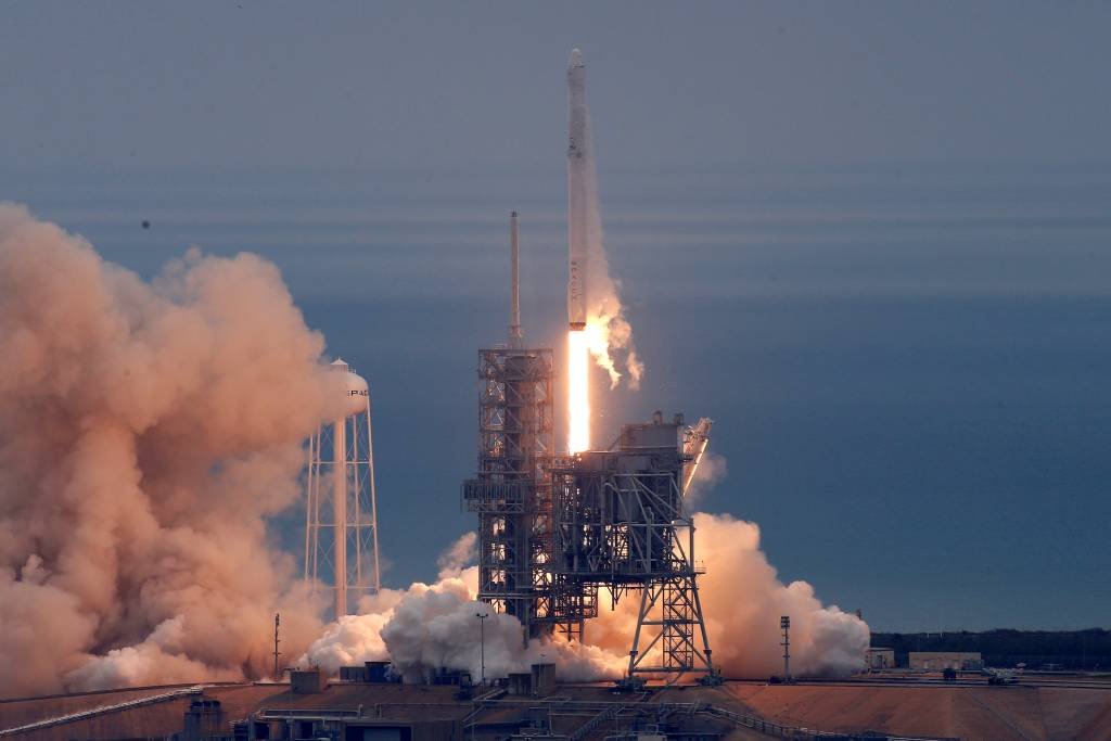 Cápsula lançada pela SpaceX não consegue chegar à Estação