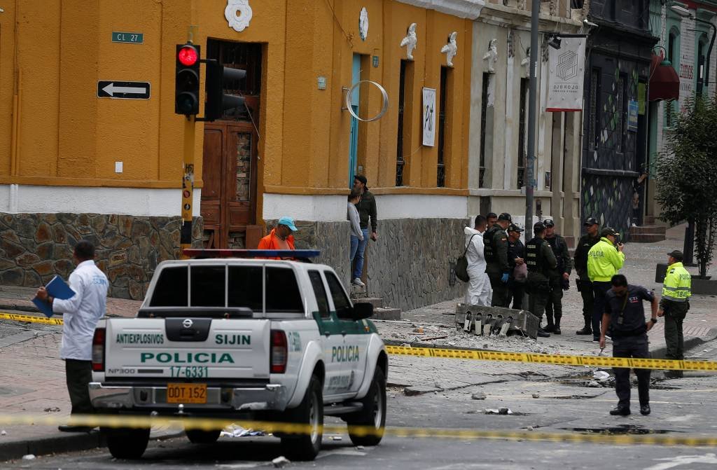 Explosão mata um policial e deixa 30 feridos em Bogotá