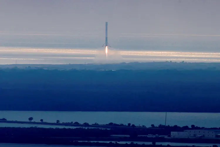 Lançamento de foguete da SpaceX: em março, a SpaceX lançou com sucesso ao espaço pela primeira vez na história um foguete reciclado (Joe Skipper/Reuters)