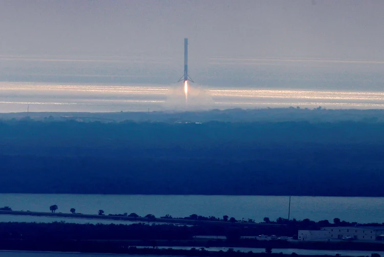 Falcon 9: segundo uma fonte da Nasa, a nave chegou de forma perfeita ao ponto de captura (Joe Skipper/Reuters)