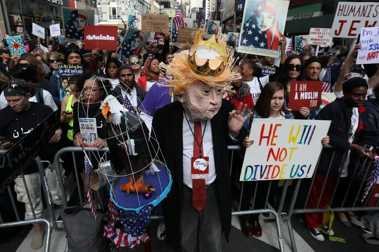 Protesto contra Donald Trump na Times Square, em Nova York (Carlo Allegri/Reuters)