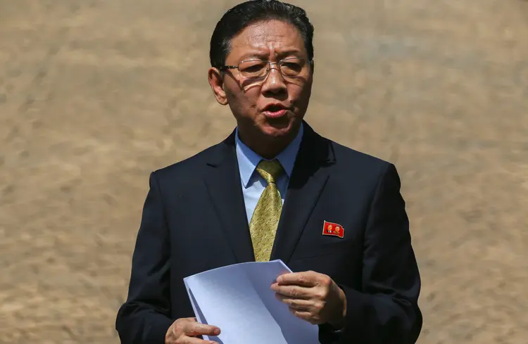 O embaixador norte-coreano na Malásia, Kang Chol (Athit Perawongmetha/Reuters)