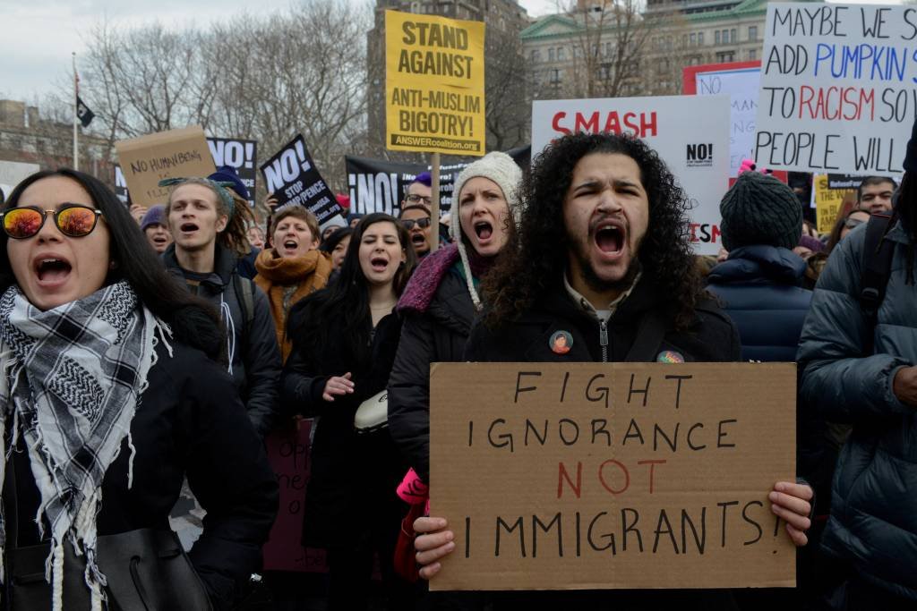 "Não é meu presidente", repetem milhares em protesto contra Trump