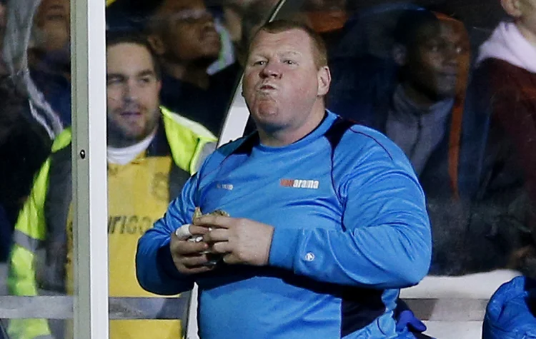 Wayne Shaw: "Wayne Shaw deixou seu posto no Sutton United depois dos eventos de ontem à noite e a publicidade posterior" (Andrew Couldridge/Reuters)