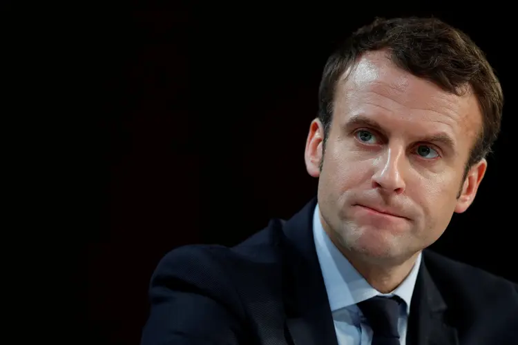 Emmanuel Macron: pesquisas de opinião indicam uma vitória confortável do centrista sobre Le Pen no segundo turno em 7 de maio (Christian Hartmann/Reuters)