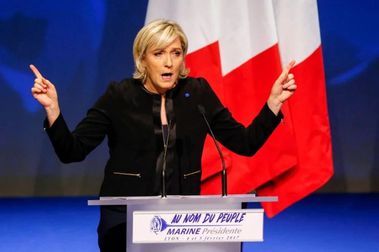 Contra Marine le Pen: os manifestantes são em sua maioria de extrema-esquerda (Robert Pratta/Reuters)