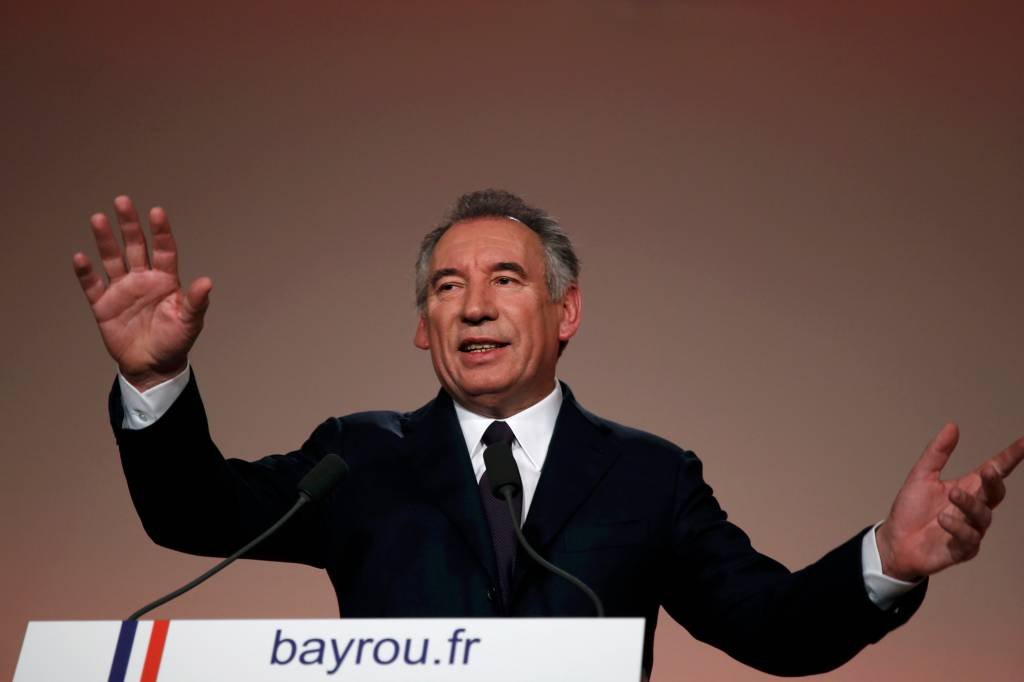 Centrista francês Bayrou oferece aliança a Macron em eleições