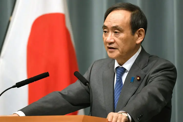 Yoshihide Suga: "se a movimentação levar ao reforço militar da Rússia nas ilhas, isso seria incompatível com a posição do Japão" (Reuters)