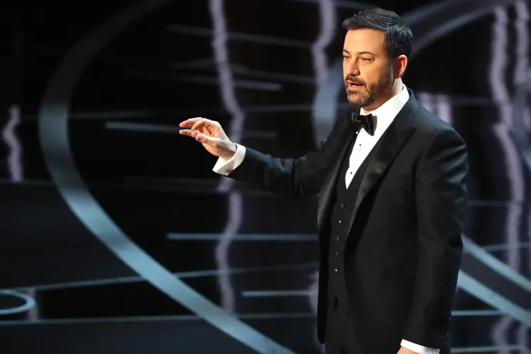 Jimmy Kimmel: "esta transmissão está sendo assistida ao vivo por milhões de norte-americanos e ao redor do mundo em mais de 225 países que hoje nos odeiam, e acho isso incrível" (Lucy Nicholson/Reuters)