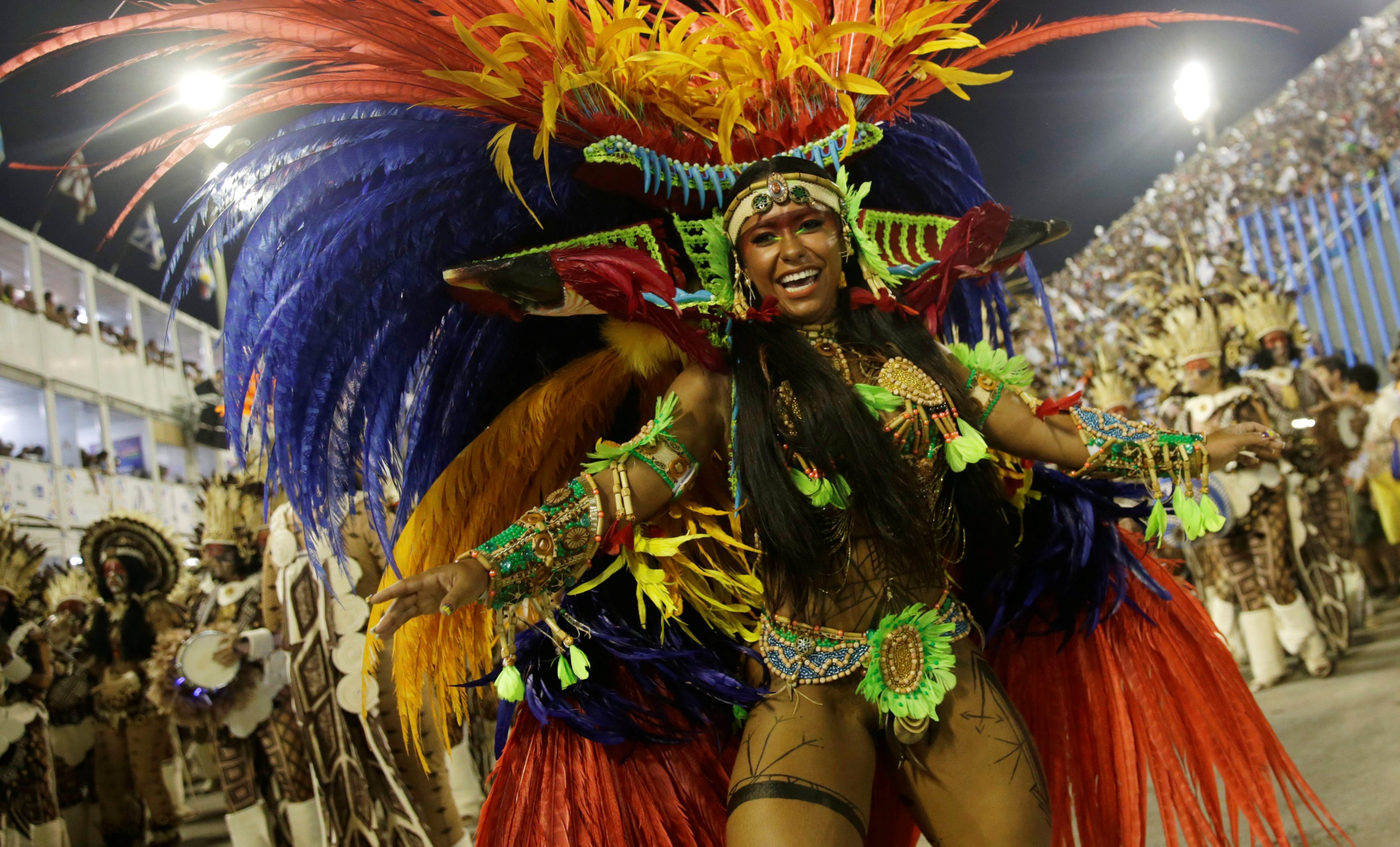 Última escola a desfilar, Beija-Flor traz o romance "Iracema"