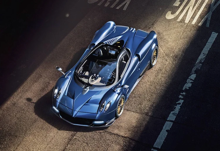 Pagani Huayra Roadster: aerodinâmica ativa possui flaps na dianteira e na traseira para direcionar o fluxo de ar (Divulgação)