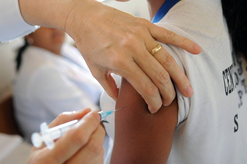 Vacina: dose fracionada protege por pelo menos oito anos (Wilson Dias/Agência Brasil)