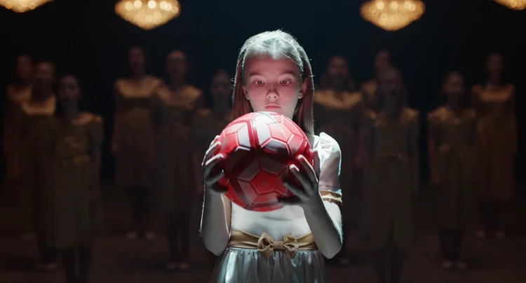 Nike: além do vídeo, a marca criou uma série de atividades esportivas e culturais para as moradoras de Moscou (YouTube/Reprodução)