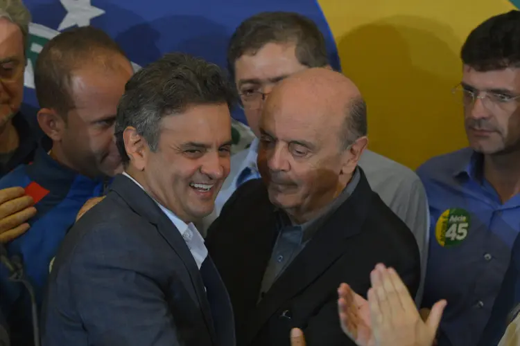 Aécio e Serra: ministro das Relações Exteriores deve permanecer na cota do PSDB (Agência Brasil)