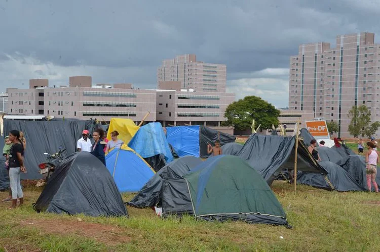 Centro Administrativo do DF: manifestantes do MTST protestam em frente ao complexo (Valter Campanato/Agência Brasil)