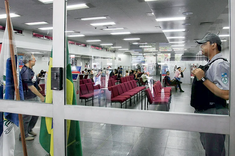 Agência bancária em Niterói: a Lei de Cotas de deficientes entra em conflito com a regulamentação do setor de segurança (Divulgação/Exame)