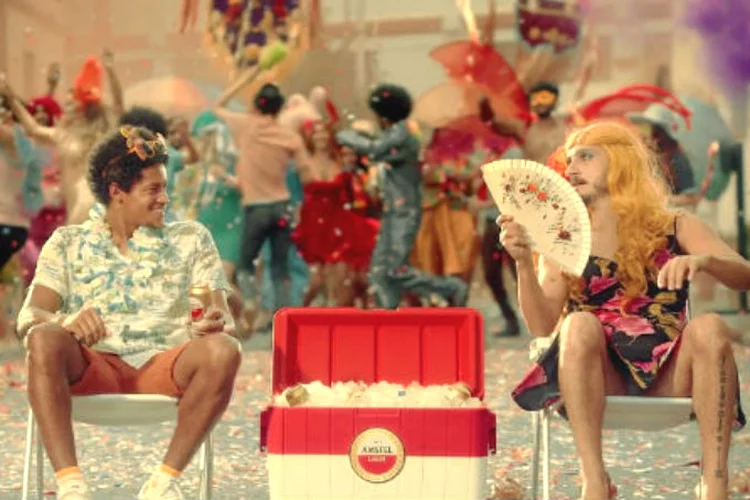 Comercial da Amstel: cerveja investe no Carnaval de várias estados brasileiros (Amstel/Reprodução)