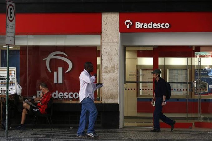 Para concorrer com fintechs, bancos investem e firmam parcerias