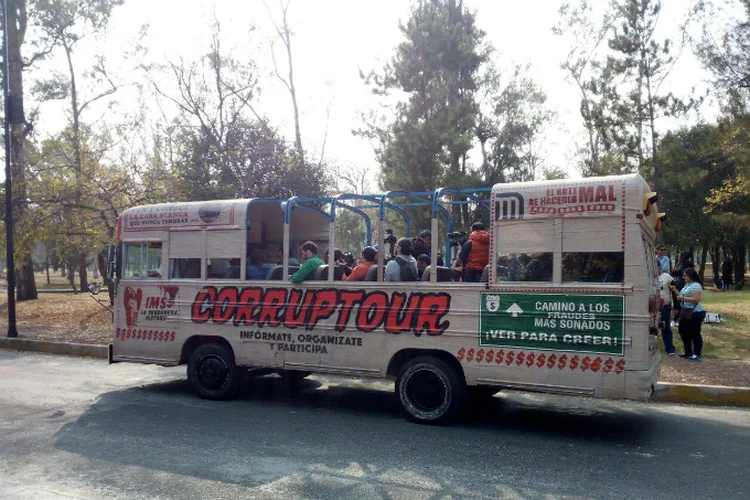 Corruptour: passeio é financiado a partir de doações privadas e organizado por uma rede de ativistas (Corruptour/Divulgação)