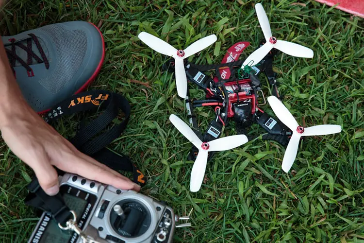 Drones: a Anac ainda não definiu quais habilidades serão exigidas para conferir o certificado de operações com drones (foto/Getty Images)