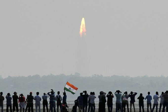 Índia põe 104 satélites em órbita com um foguete e bate recorde