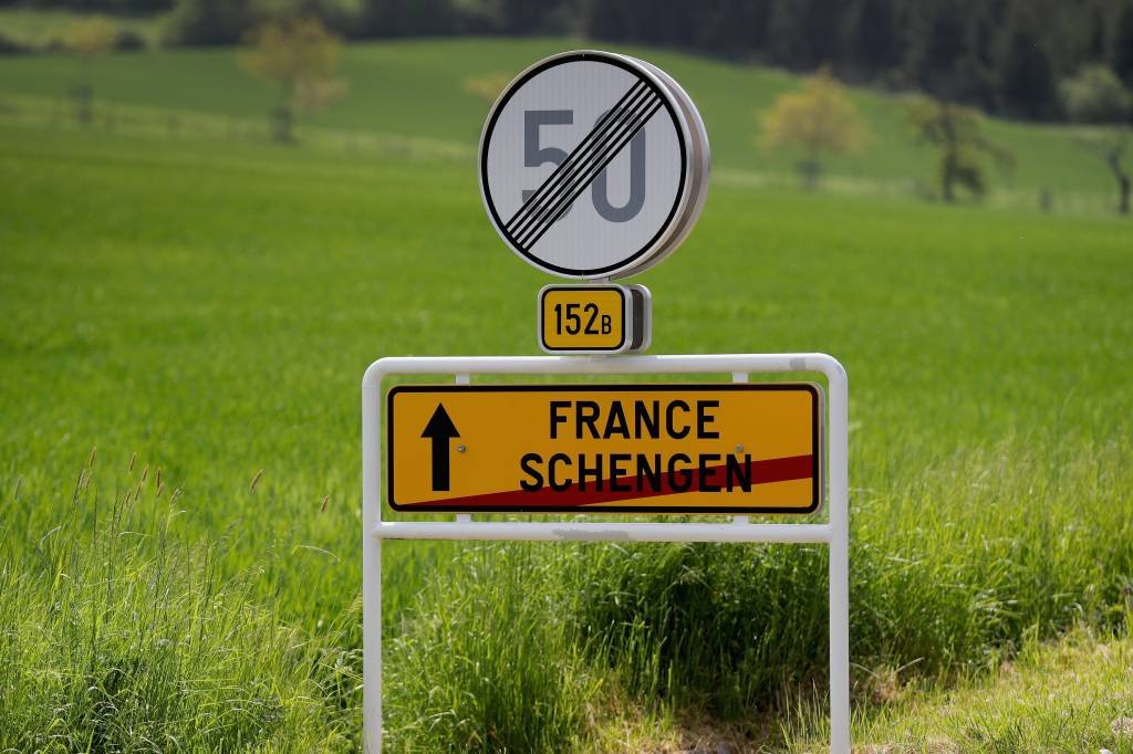 UE prorroga até maio controle das fronteiras internas